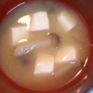 きのこと豆腐のお汁ლ(´ڡ`ლ)